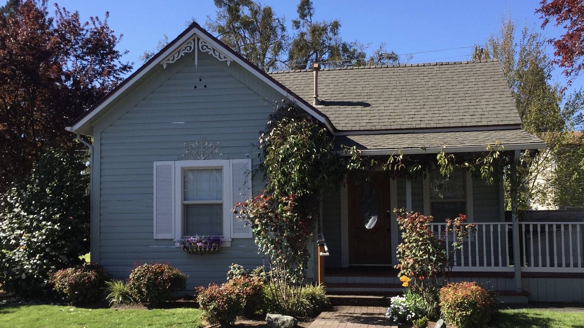 Grants Pass Cottage | Charming Cottage 1 1/2 blocks from Historic Grants Pass