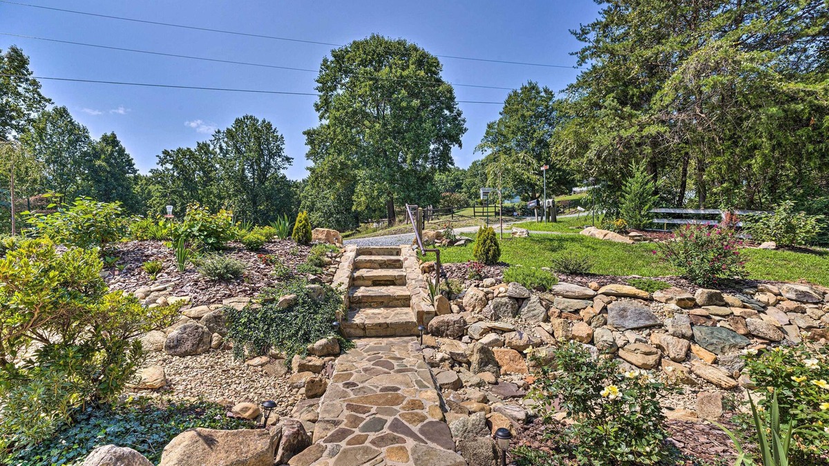 Nellysford Cottage | Charming Cottage < 10 Mi to Wineries & Skiing!