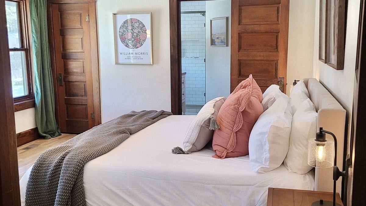 Elbert House | Charming Cottage 3BR/2BA Hot Tub