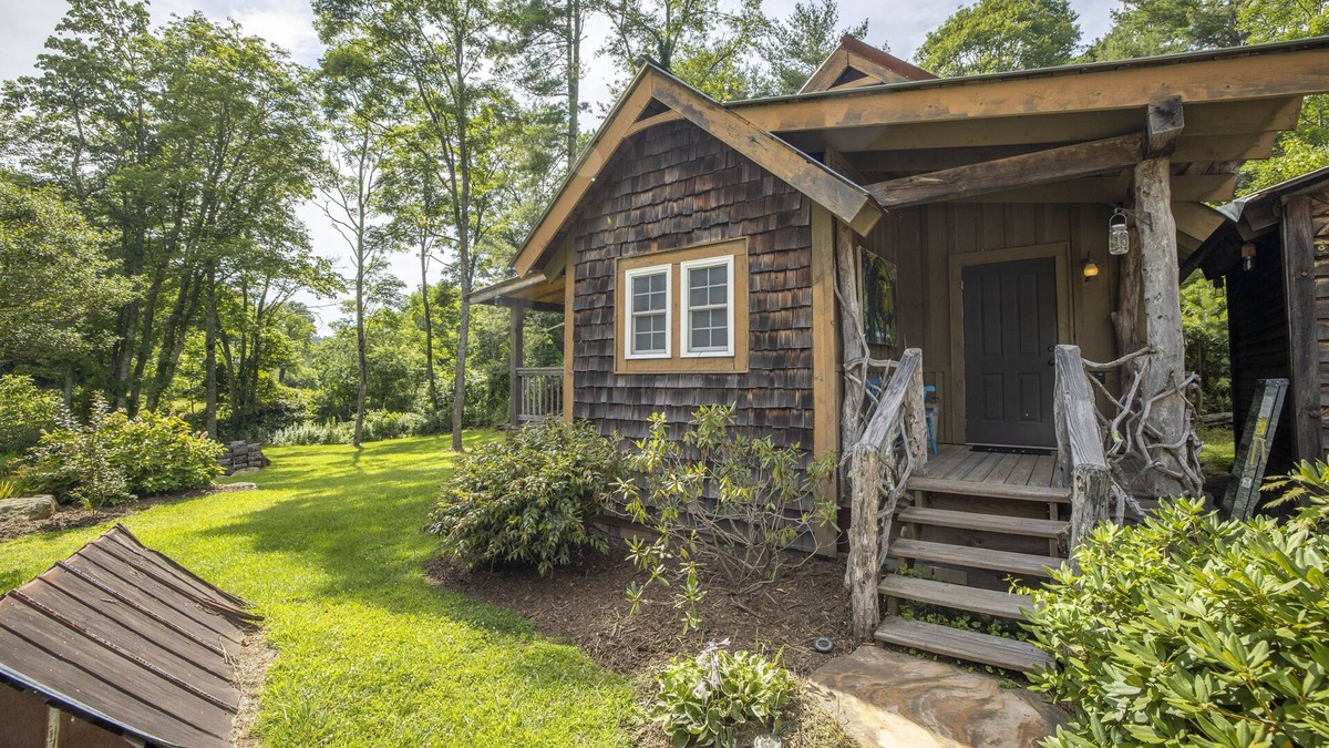 Glenville Cabin | Charming Cottage - 5 minutes from Lake Glenville