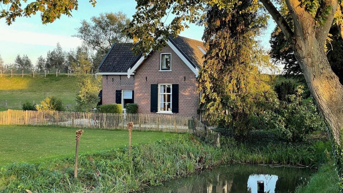 Lexmond Cottage | Charming Cottage at Huis te Jaarsveld private estate park garden