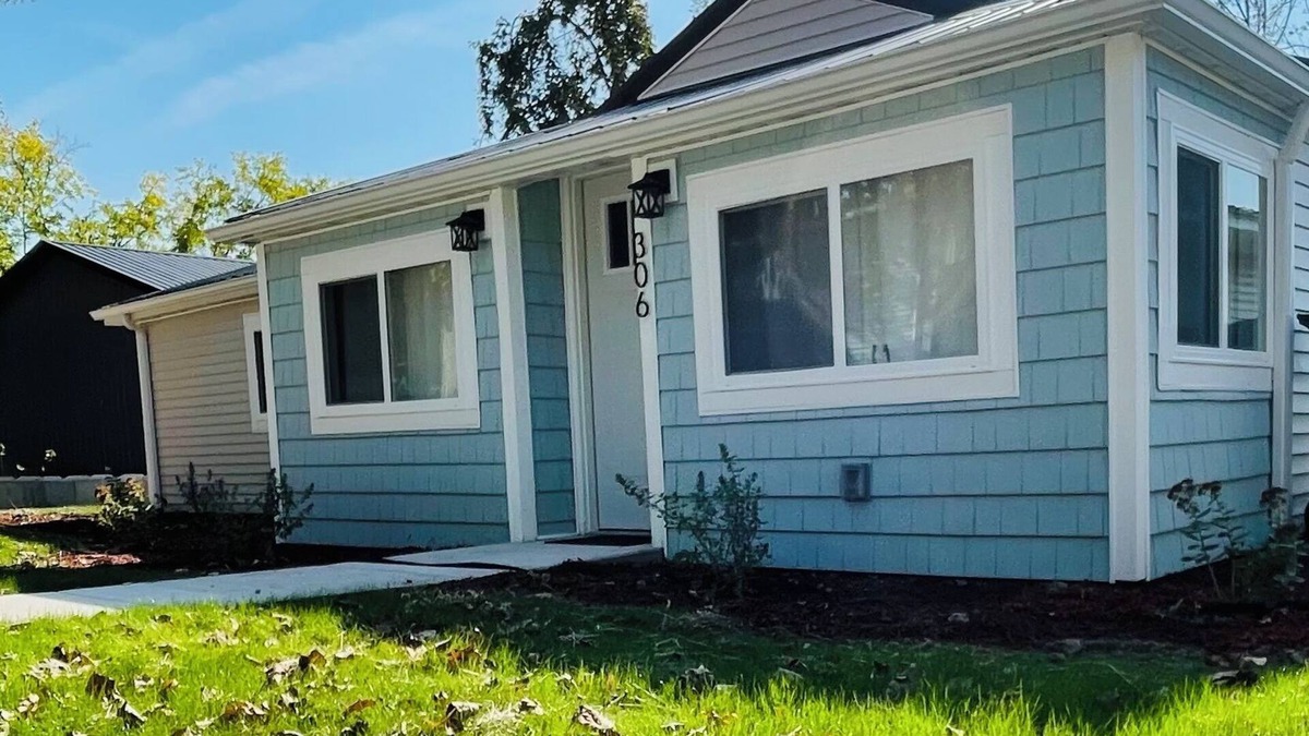 Northwest Cottage | Charming Cottage at Peaceful Nettle Lake with HOT TUB & Private Lake Access