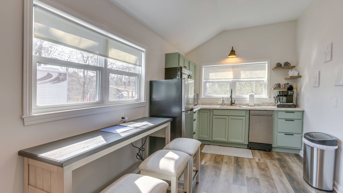 Shelby Cottage | Charming Cottage at Waxahatchee Creek & Marina!