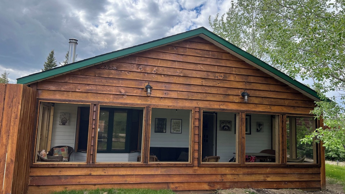 Victoria Beach Cottage | Charming Cottage with Hot Tub!