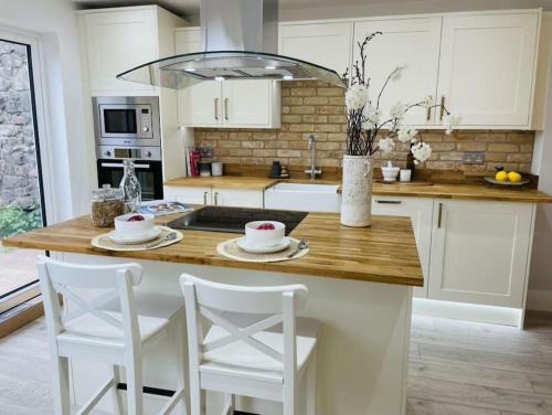 Coychurch House | Charming Cottage close to M4 Bridgend