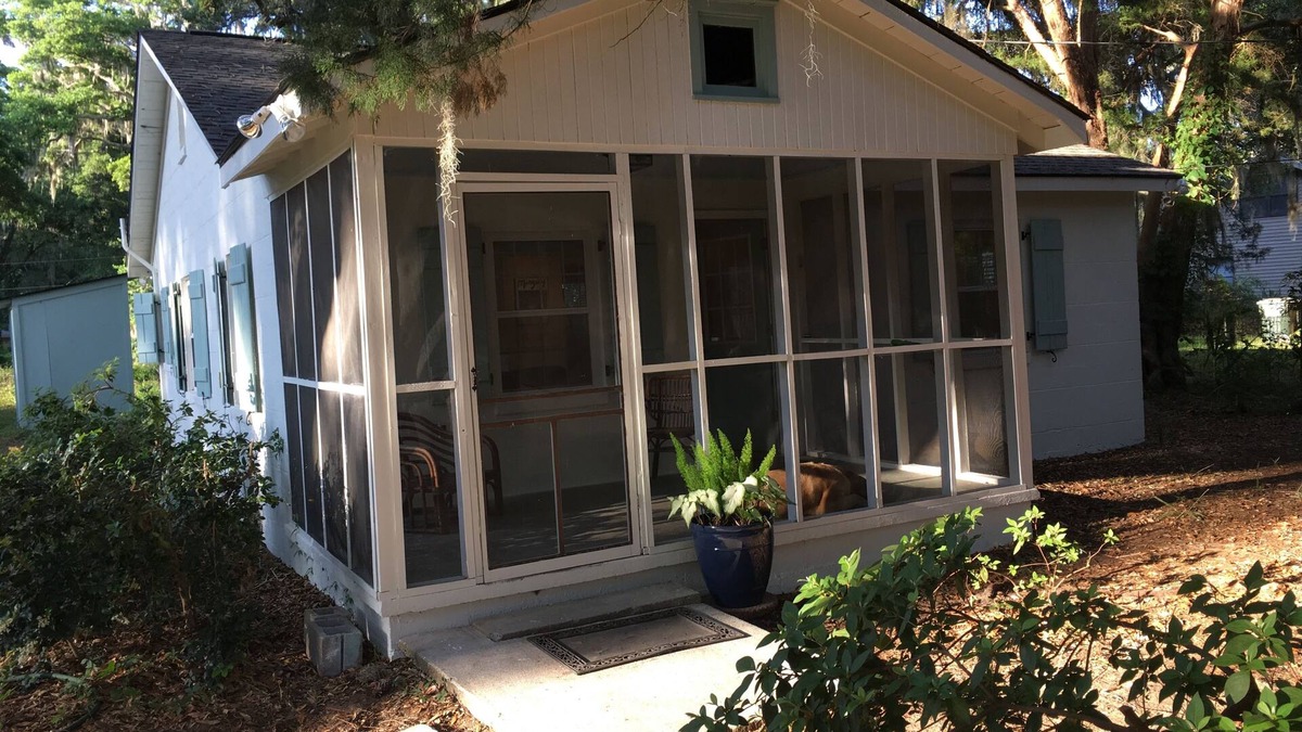 Savannah Cottage | Charming Cottage - Completely Renovated. Close To Downtown Savannah And Tybee