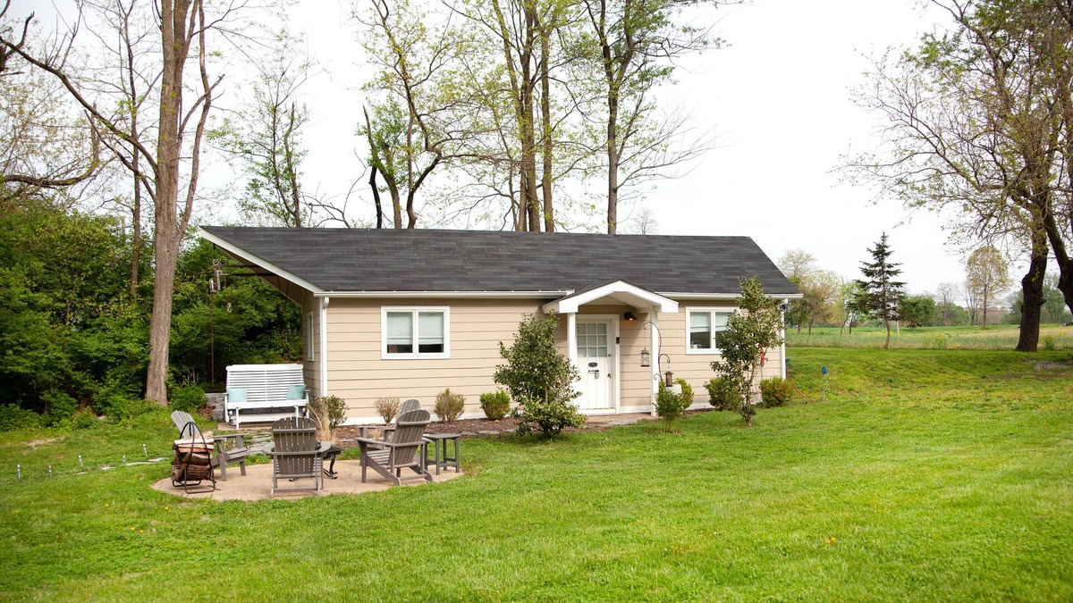 Blue Ridge Cottage | Charming Cottage Farm Stay w/King Bed: Country Views-Pet Friendly!