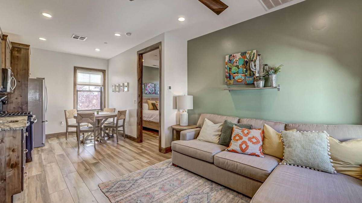 Washington Fields House | Charming cottage for 2 | Resort Pool | Minigolf | CC