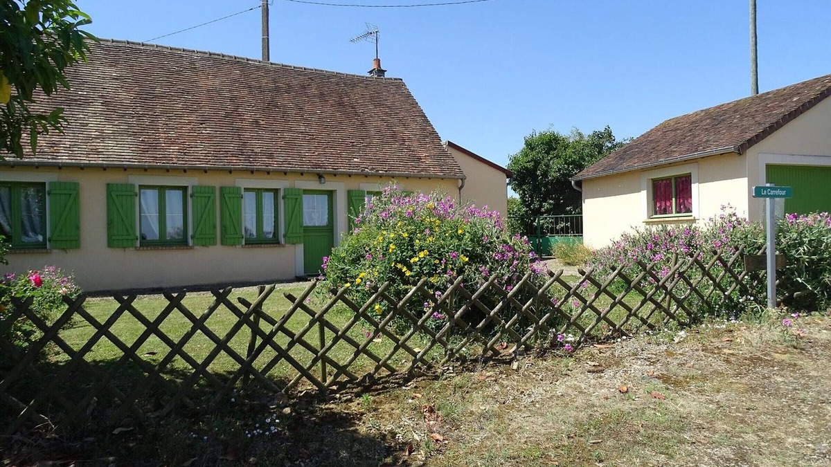 Conge-sur-Orne Cottage | Charming Cottage with Garden, Bikes & Fireplace Near Le Mans