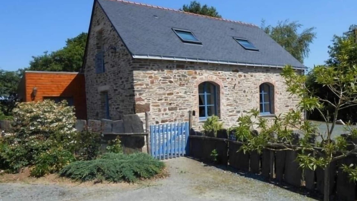 Guemene-Penfao Cottage | Charming Cottage with Garden, Bikes, and Family Amenities in Quiet Callac