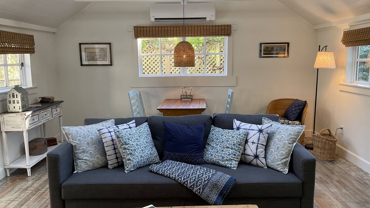 Eastsound Cottage | Charming Cottage hidden in town!