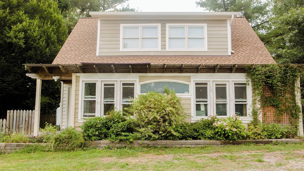 Purcellville Cottage | Charming Cottage in Purcellville on 12 Gorgeous Acres with 2 Acre Stocked Pond