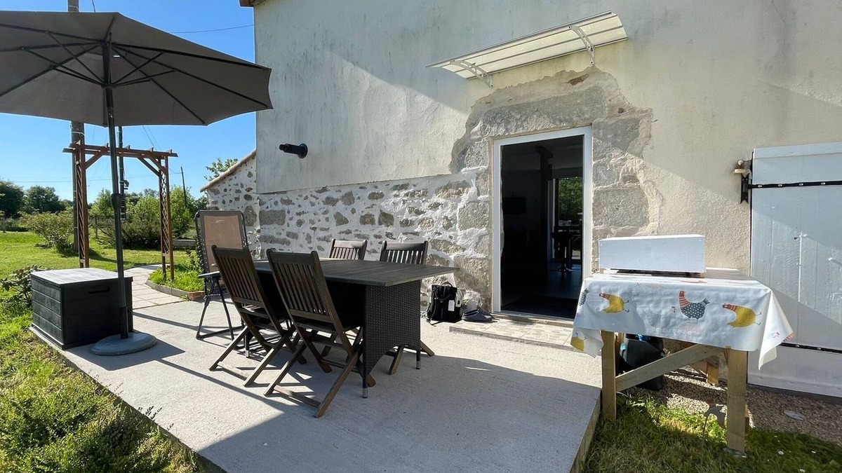 Beaufou Cottage | Charming Cottage in Beaufou with Private Terrace