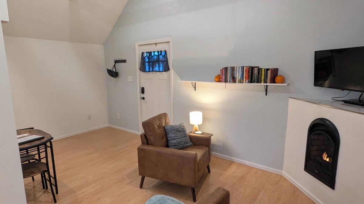 Northeast Neighbors Cottage | Charming Cottage in Central Salem