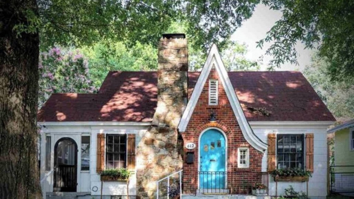 Lenox House | Charming cottage in desirable Cooper-Young neighborhood!