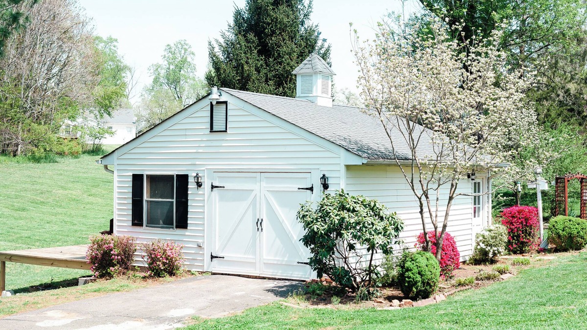 Lynchburg Cottage | Charming cottage in Lynchburg close to the Blue Ridge Mountains & Liberty U