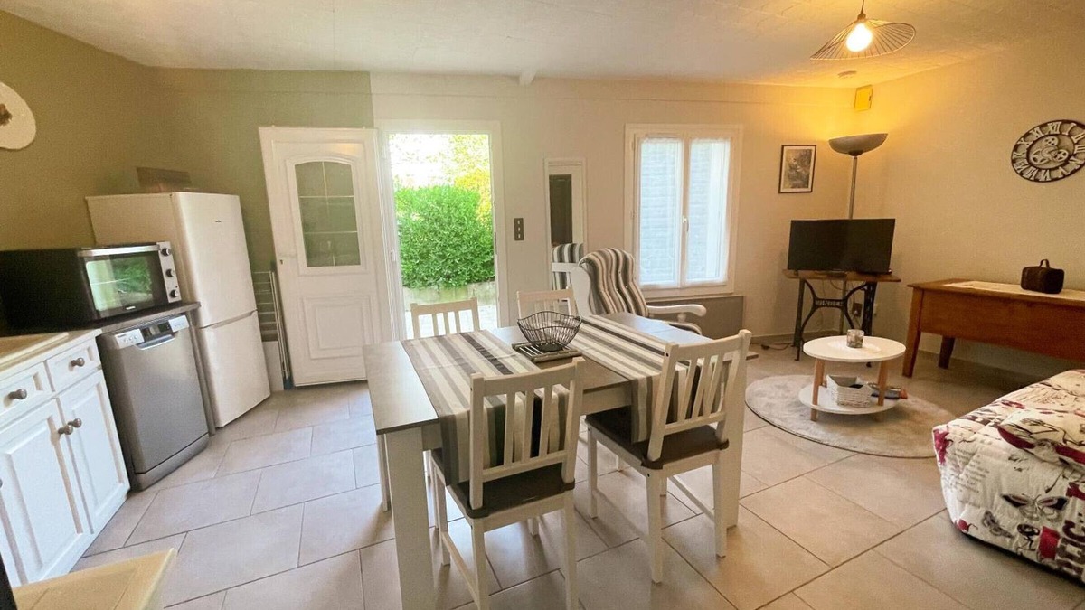 Montbazon Cottage | Charming cottage in Montbazon with terrace, garden, and parking