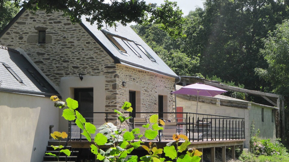 Goulien Cottage | Charming cottage in the framework of an old mill in the countryside