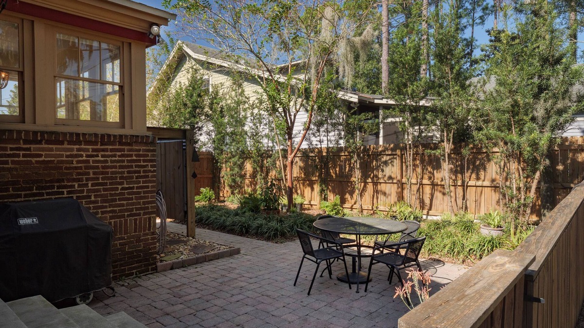 Duckpond Cottage | Charming Cottage in Downtown Historic Duckpond with Hot Tub & Infrared Sauna