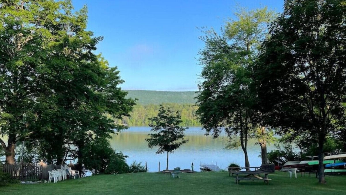 Lenox Dale Cottage | Charming cottage in private lakeside community. Walking distance to Tanglewood.