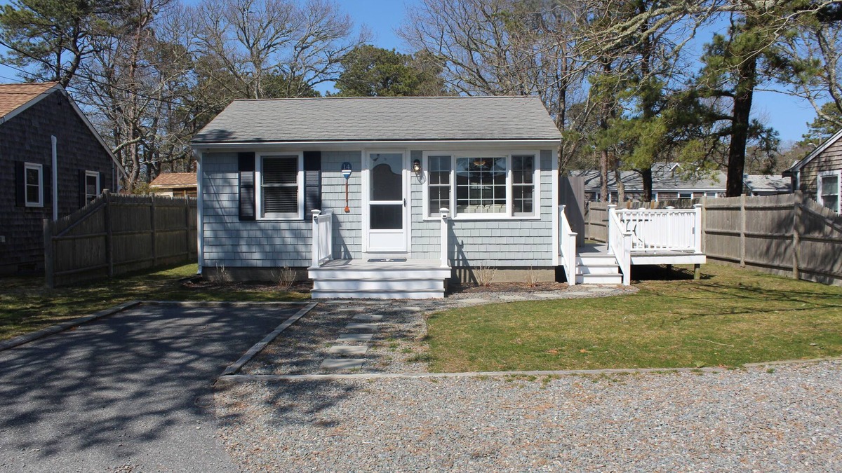 Bass River House | Charming cottage just a short walk to the beach!