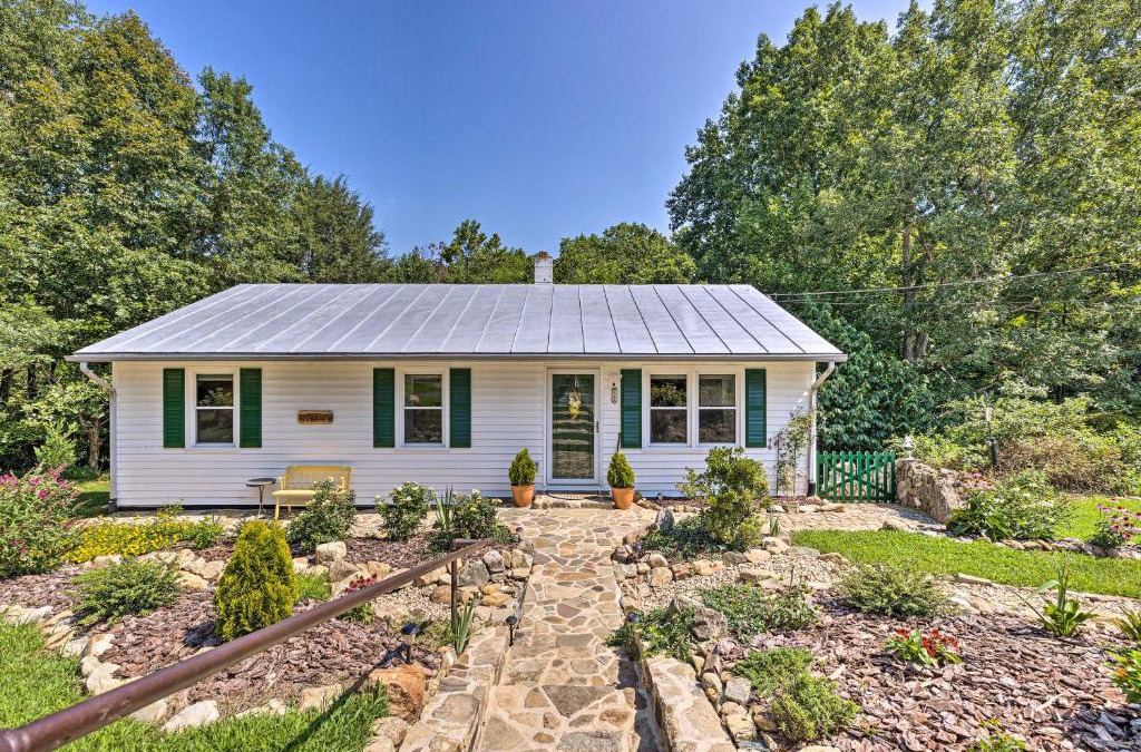 Nellysford House | Charming Cottage Less Than 10 Mi to Wineries and Skiing!