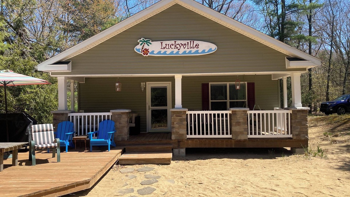 Shelby Cottage | Charming Cottage Luckyville with access to Lake Michigan