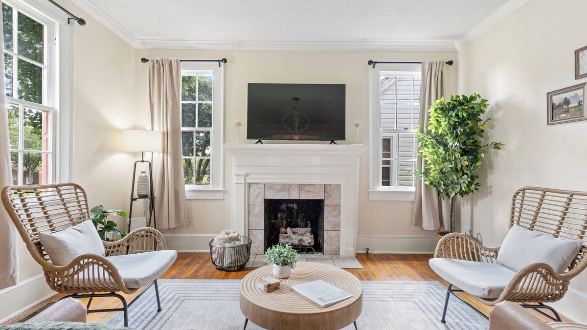 Montgomery House | Charming Cottage mins to DT, landmarks, & more!