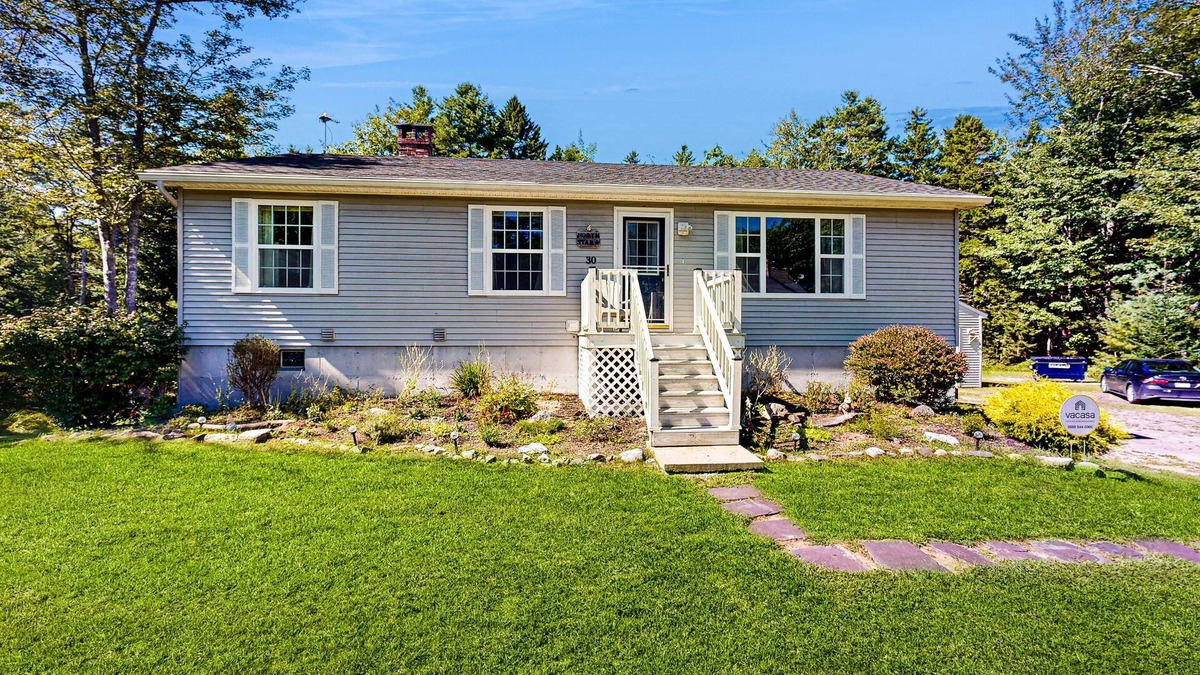 Five Islands House | Charming cottage near the beach with balcony, deck, grill, fireplace - dogs OK
