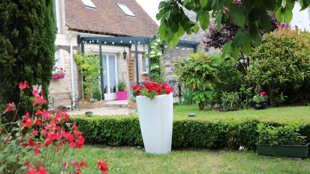 Larchant Cottage | Charming cottage near Fontainebleau, near rock climbing and hiking sites