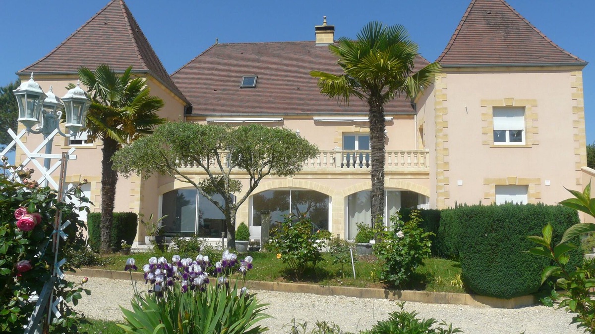 Proissans House | Charming cottage near Sarlat swimming pool spa sauna ponds
