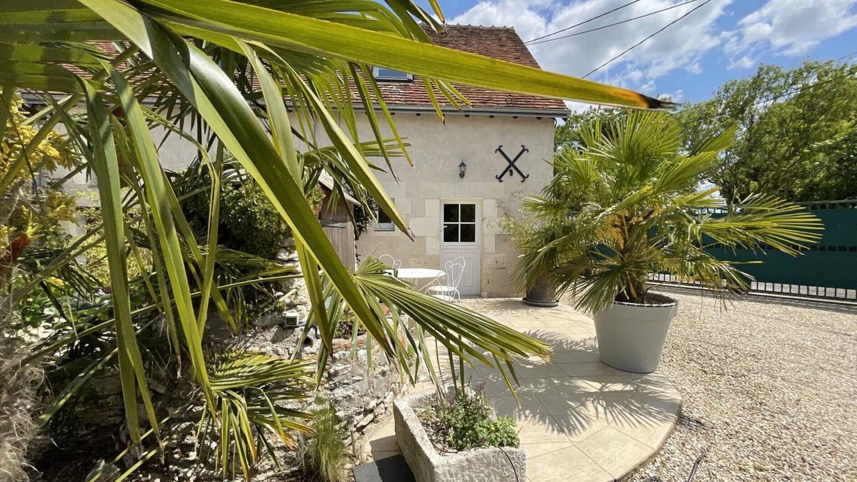 Cigogne Cottage | Charming Cottage near Loire Castles with Garden, WiFi, Parking, and Fully Equipped Kitchen
