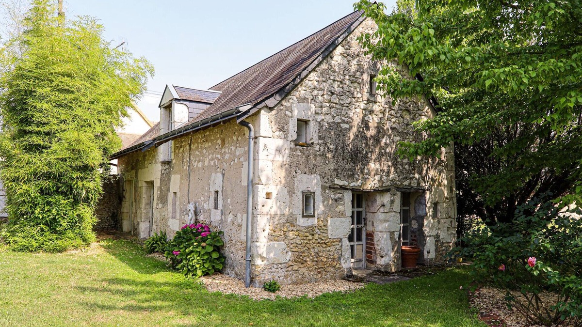 Mayet Cottage | Charming Cottage Near Le Mans: Private Estate, Zoo, Castles, Vineyards, Sleeps 4