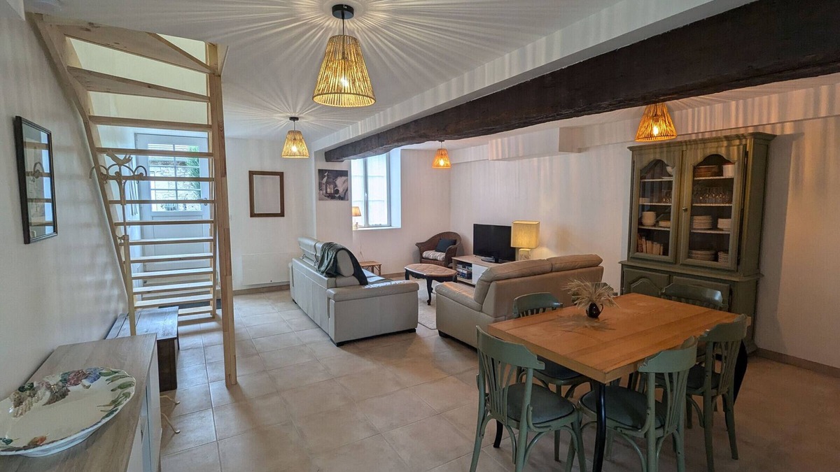Chaingy Cottage | Charming cottage near Orléans with private garden and parking
