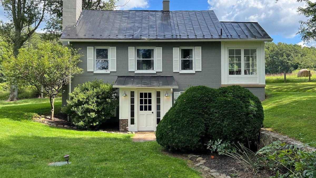 Millville House | Charming cottage on 178 acres in Virginia's wine country