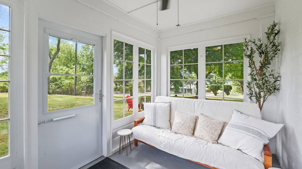 Purcellville Cottage | Charming cottage on 178 acres in Virginia's wine country.