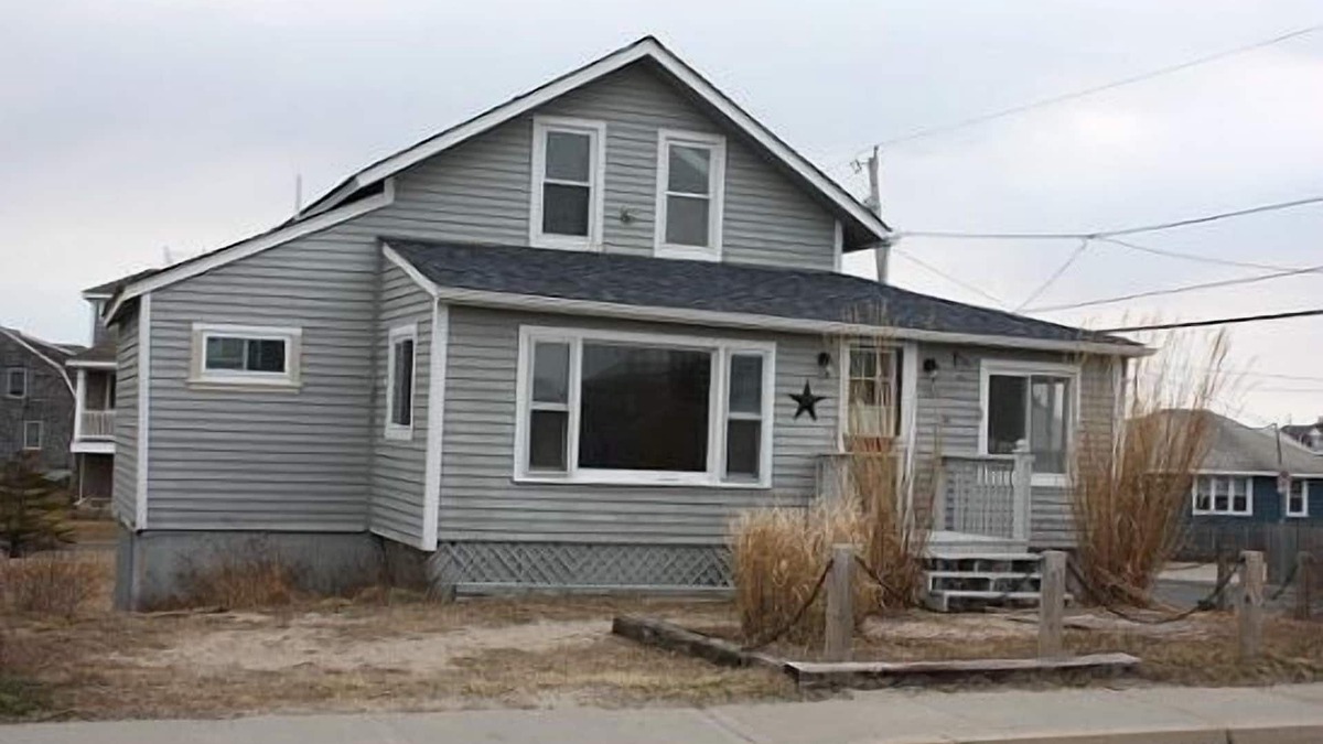 Matunuck House | Charming Cottage/Ocean View/Steps from Sand/Close to U.R.I.
