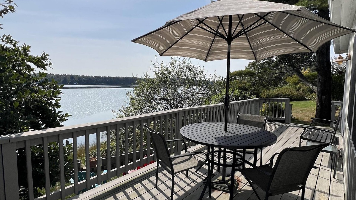 Mid-Coast and Islands Cottage | Charming cottage on Basin Cove just a short drive to the Dolphin Marina