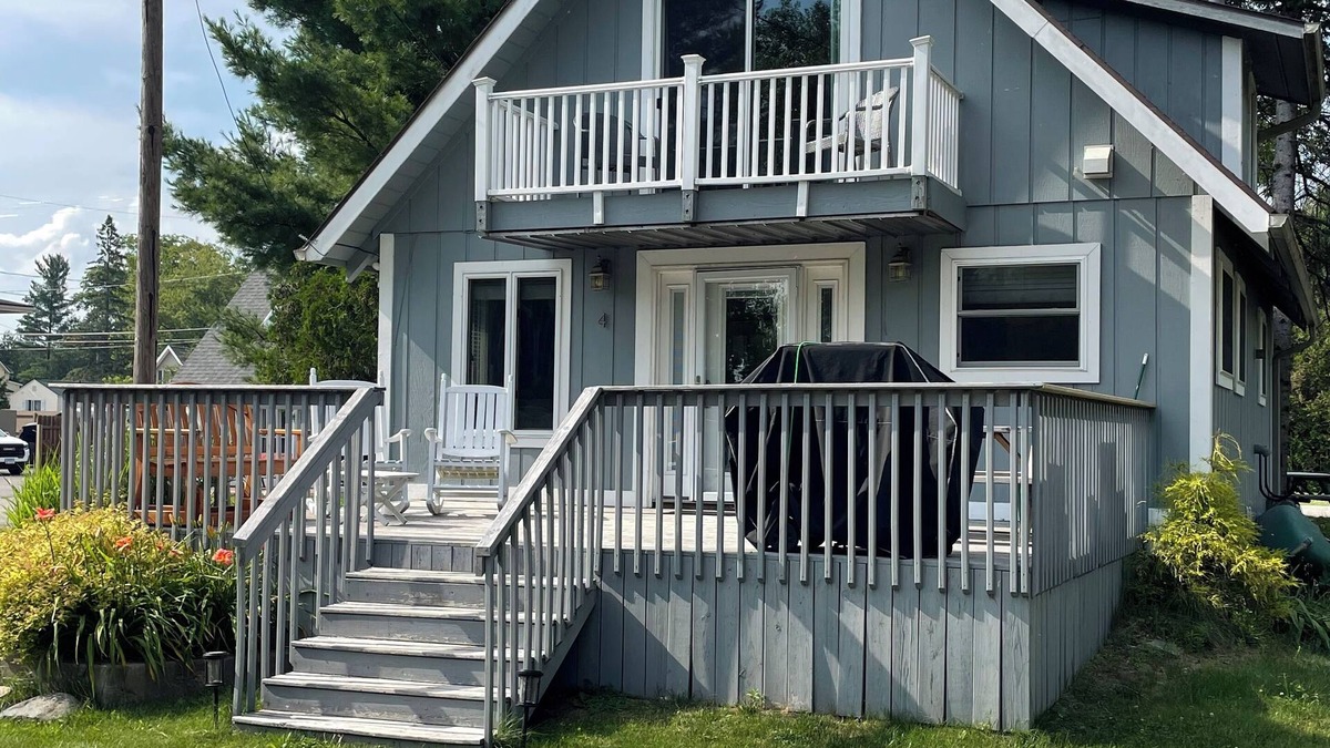 Oden Cottage | Charming cottage on Crooked Lake - the ideal retreat for families & friends!