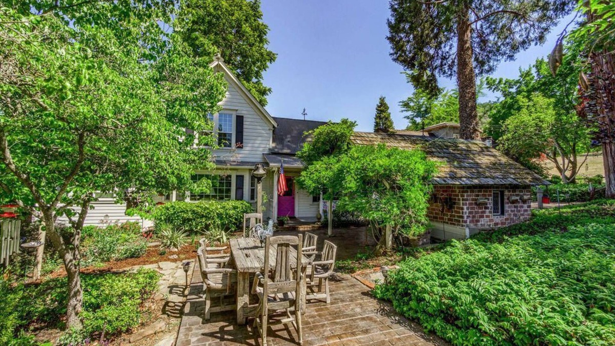 Central Point Cottage | π» Charming Cottage On Peaceful 5 Acres in the Mountains
