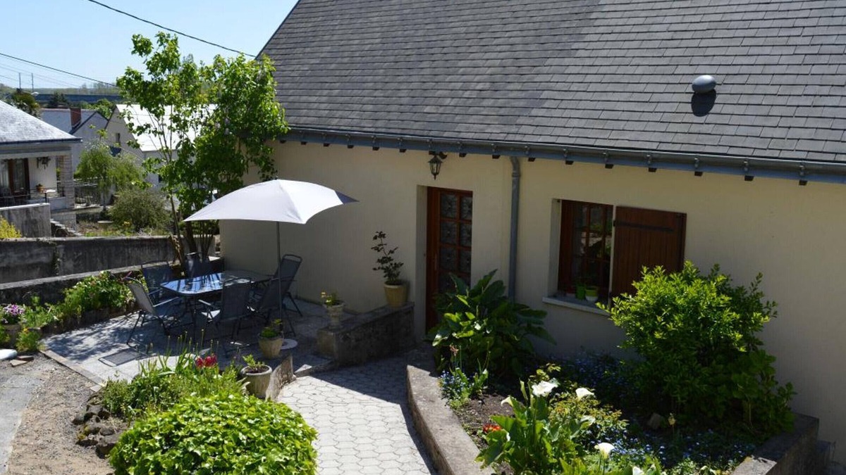 Vouvray Cottage | Charming Cottage on Vineyard with Modern Amenities & Wine Tasting Near Loire Castles