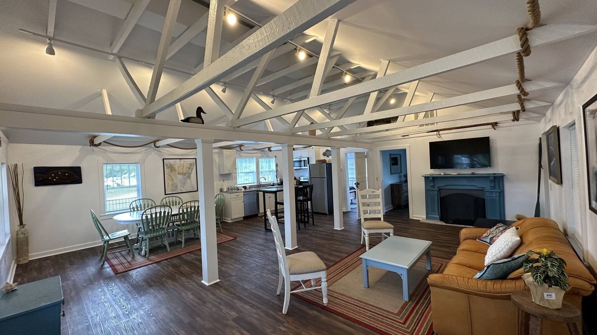 Bayshore Cottage | Charming Cottage! Open space with coastal theme. Centrally located.