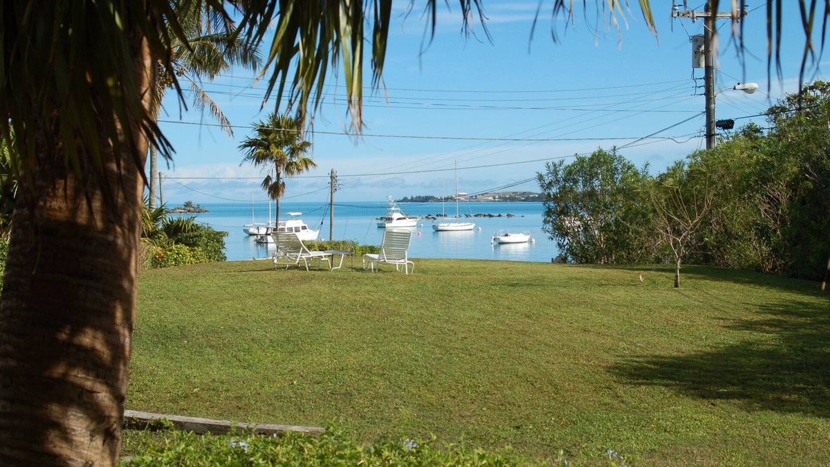 Somerset Village Cottage | Charming Cottage Overlooking Mangrove Bay