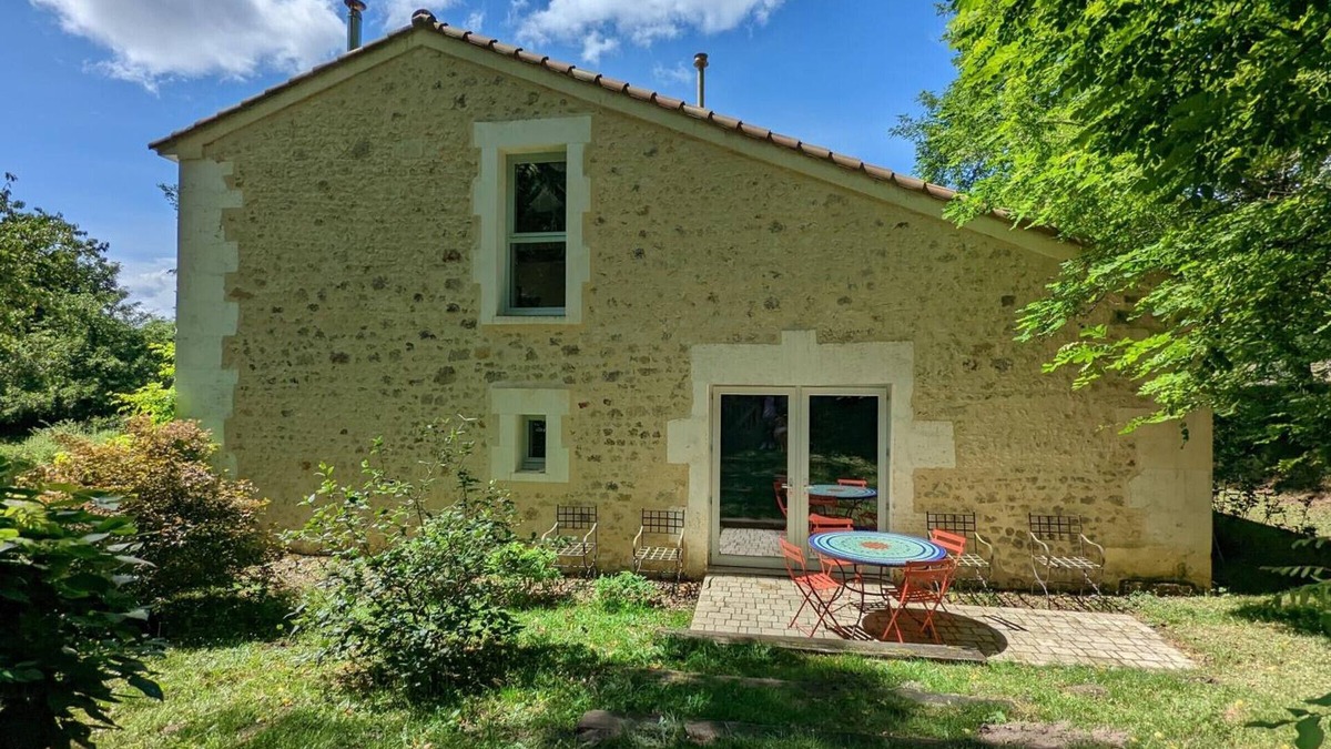 Guizengeard Cottage | Charming Cottage: Private Garden, Accessible, Baby-Friendly, Nature Retreat with Fishing & Hiking