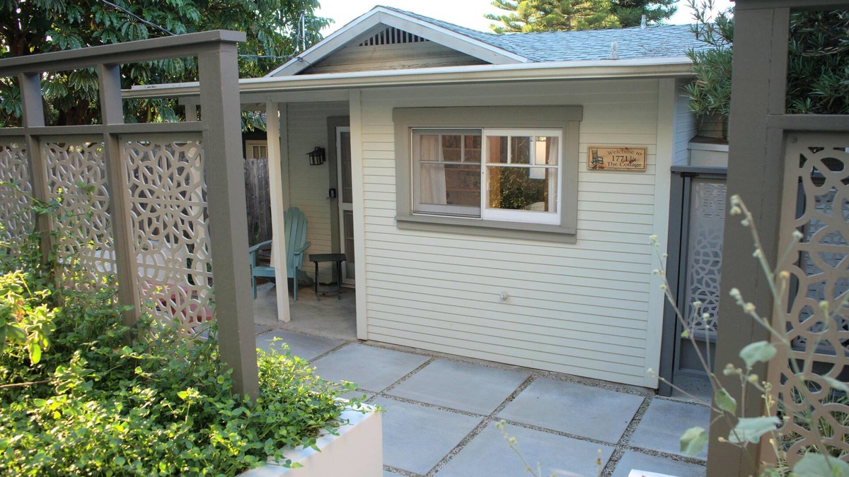 Silver Lake Cottage | Charming Cottage Retreat in Silver Lake w Terrace- 30 Night Minimum
