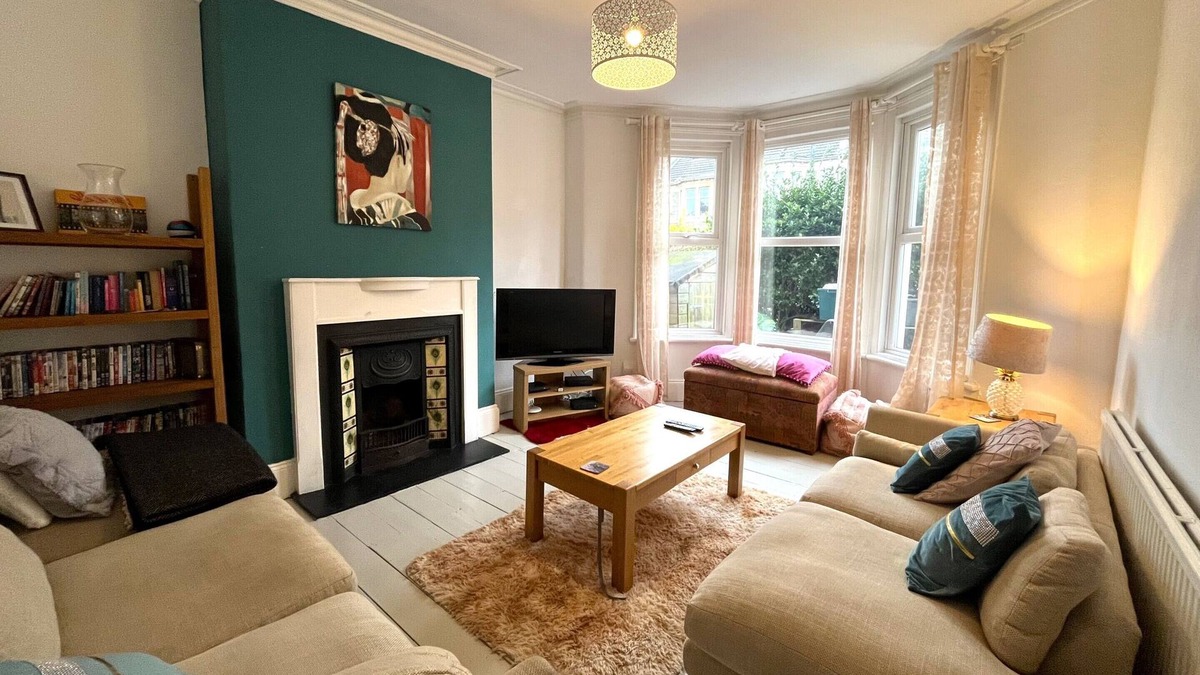 Horfield House | Charming cottage retreat with garden – sleeps 12