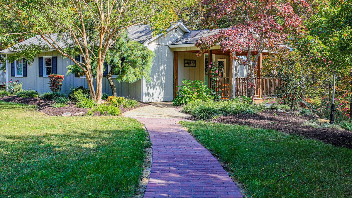 Grottoes Cottage | Charming cottage retreat by Shenandoah National Park and Madison Run Trailhead