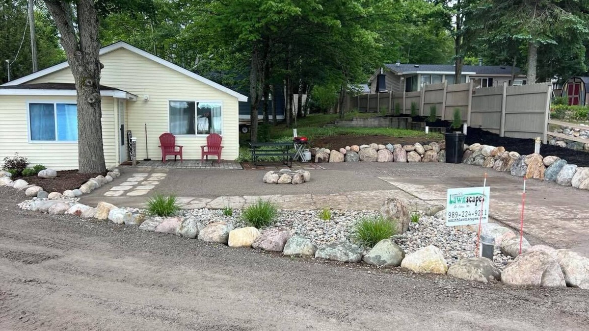 Kalkaska Cottage | Charming Cottage Retreat - Your Home Away from Home!
