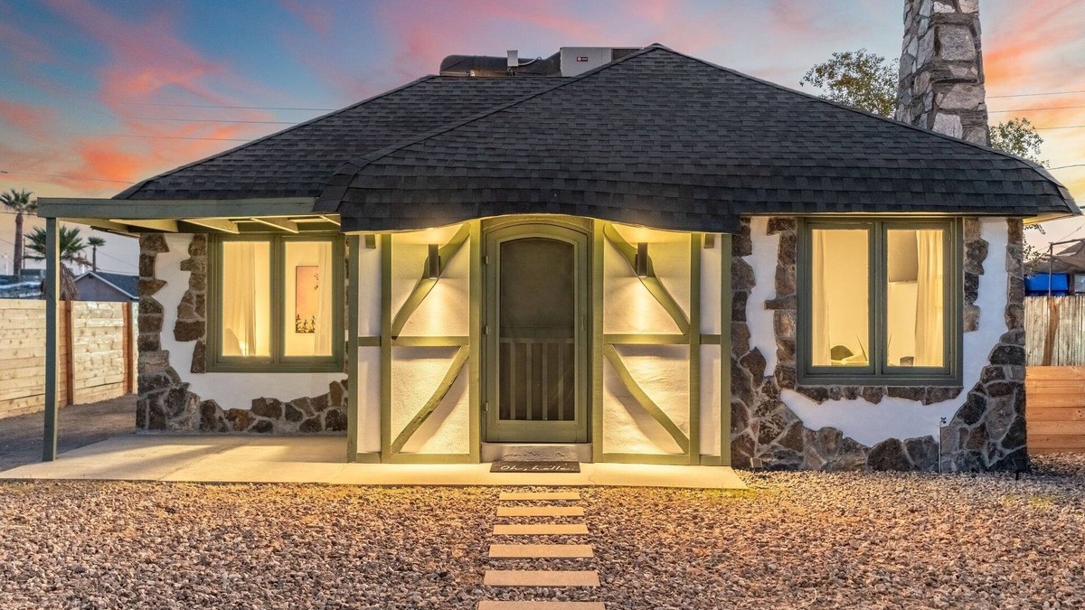 Encanto Cottage | Charming Cottage - Storybook Style - Near Downtown Phoenix!