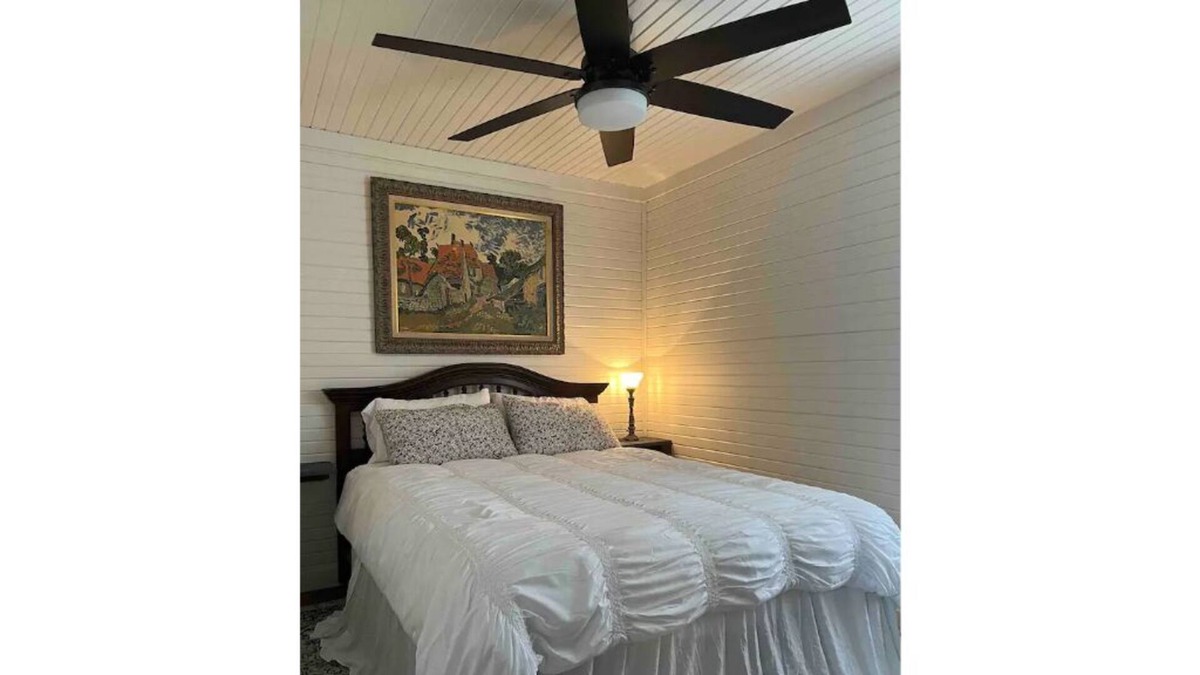 Bastrop Cottage | Charming Cottage: The Dandelion